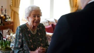Photo of ‘I can’t move’: Queen Elizabeth complains of stiffness during engagement