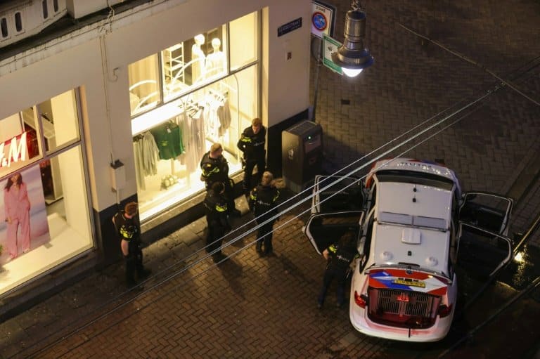 Hostage drama at Amsterdam Apple store ends, gunman overpowered
