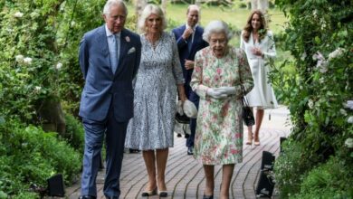 Photo of Queen Elizabeth II says Camilla should become Queen Consort