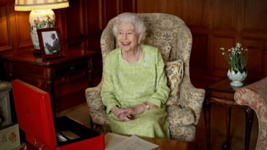Photo of Queen cancels virtual audiences due to Covid