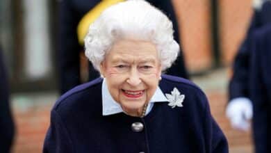 Photo of Queen Elizabeth II catches ‘mild’ Covid