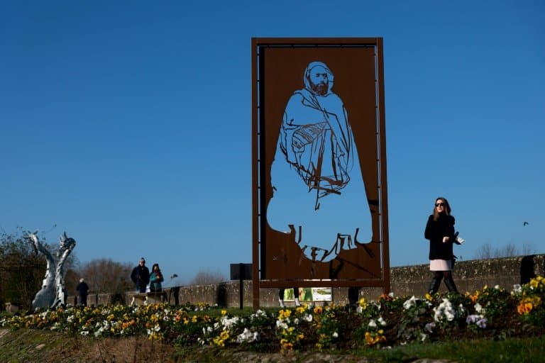 Sculpture of Algerian hero vandalised in France