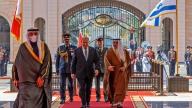 Photo of Israel PM meets Bahrain king, Jewish community on landmark visit