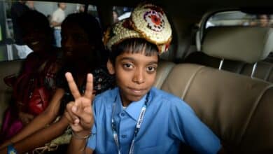Photo of Indian 16-year-old stuns chess world champion Carlsen