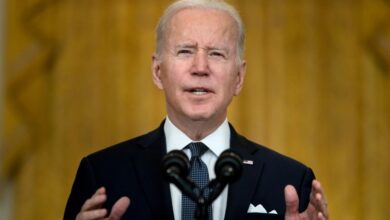 Photo of Biden sees chance for Ukraine diplomacy, keeps pressure on Moscow