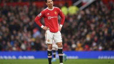 Photo of Toothless Man Utd held by Saints, Everton boost survival bid