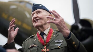 Photo of US ‘candy bomber’ pilot dead at 101