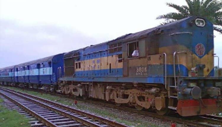 Uttara express train with 300 passengers narrowly escapes in Rajshahi