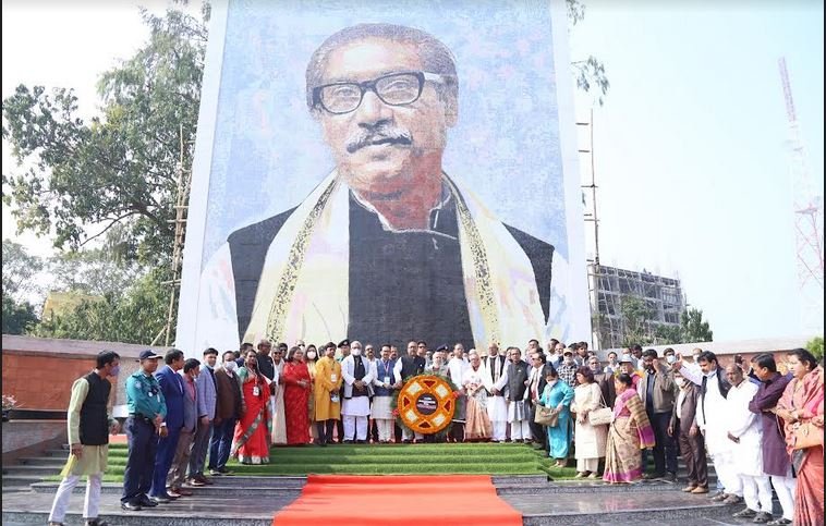 Rajshahi people get Bangabandhu's largest mural