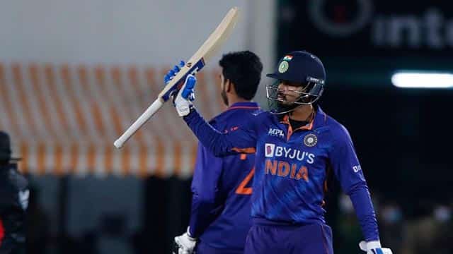 Shreyas Iyer smacks 73* as India record 12th straight T20I win
