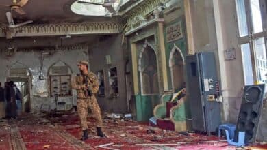 Photo of Pakistan police try to ID bomber as death toll rises to 62