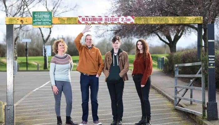 Family of four goes viral for their 'extraordinary tall height'
