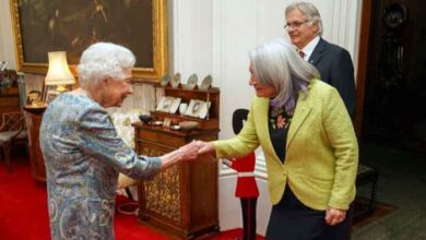 Photo of Frail-looking Queen Elizabeth welcomes guests for tea
