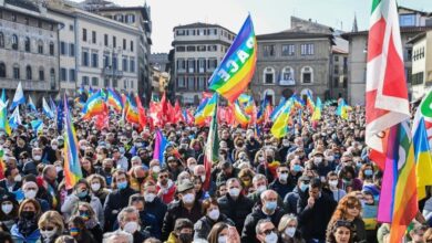 Photo of Thousands in Florence gather to hear Zelensky, protest war