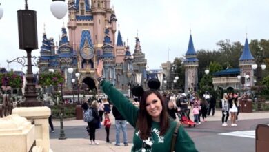 Photo of A 28-year-old woman is donating plasma twice a week to fund Disney World trips every month in 2022