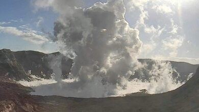 Photo of Thousands flee after Philippine volcano erupts
