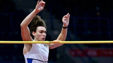 Photo of Duplantis clears 6.19m to break world pole vault record
