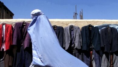 Photo of Afghanistan’s Taliban ban women from flying without male chaperone