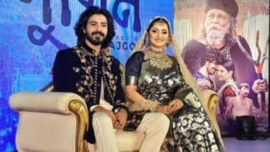 Photo of Pori Moni, Razz attend Gunin premiere dressed as bride, groom