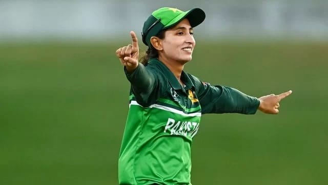 Umpire's error in delivery count allows Omaima Sohail to bowl 7-ball over