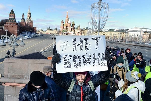 Russians hold anti-war rallies