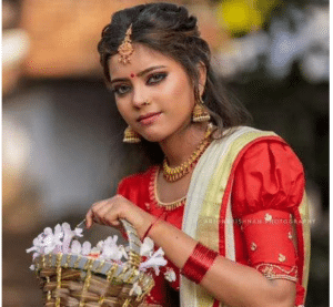 Balloon seller girl becomes glamorous model