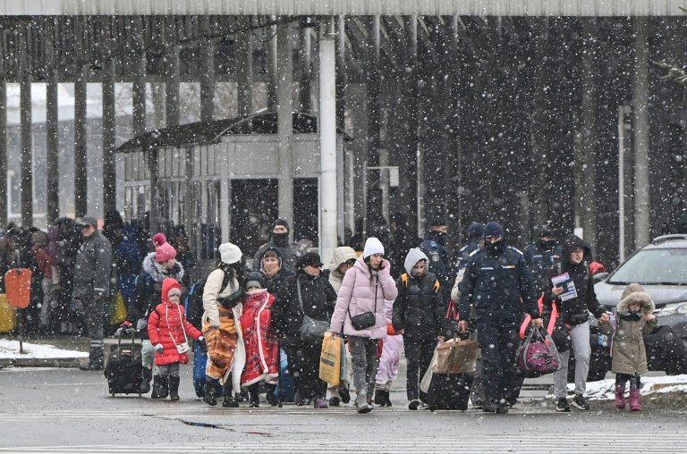 Nearly 875,000 refugees have fled Ukraine conflict: UN