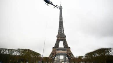 Photo of Eiffel Tower grows by six metres with new antenna