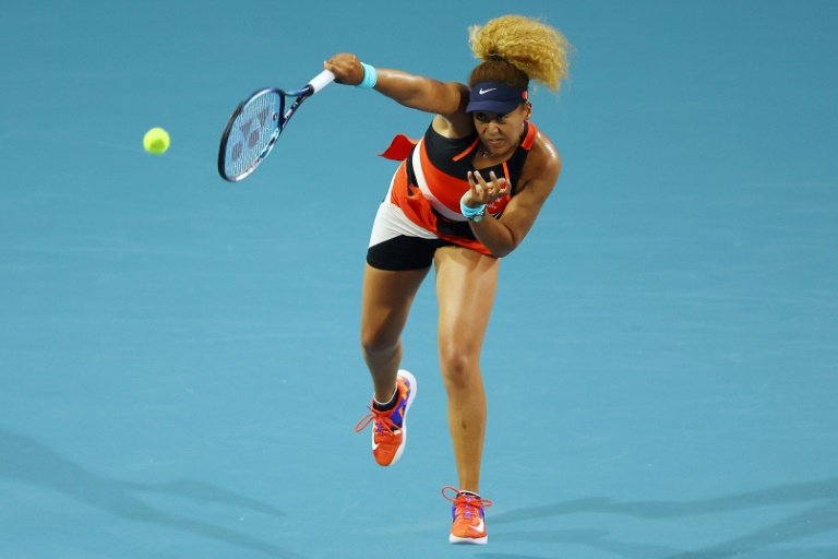 Osaka breezes into last four at Miami