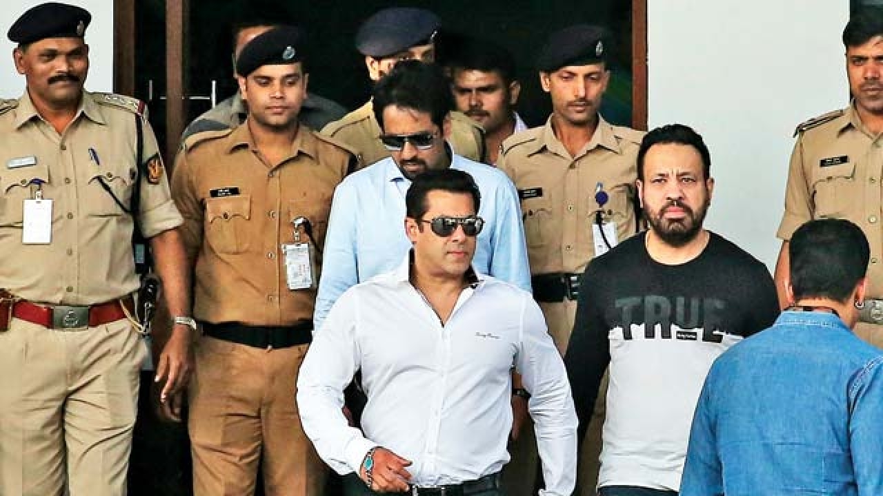 Mumbai: Court summons Salman Khan, bodyguard in scribe’s complaint