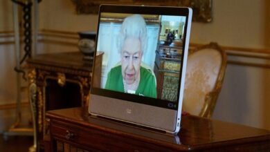 Photo of Queen Elizabeth II returns to duties after Covid scare