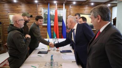 Photo of Ukraine demands ceasefire, humanitarian corridors at talks with Russians