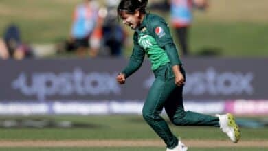 Photo of Loss leaves Pakistan on brink at World Cup