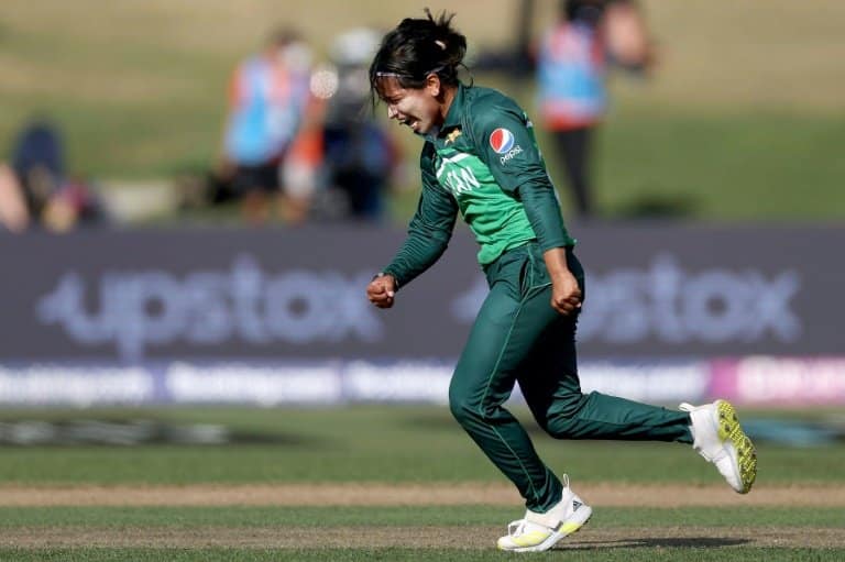 Loss leaves Pakistan on brink at World Cup