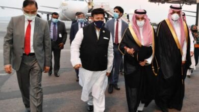Photo of Saudi Foreign Minister in city