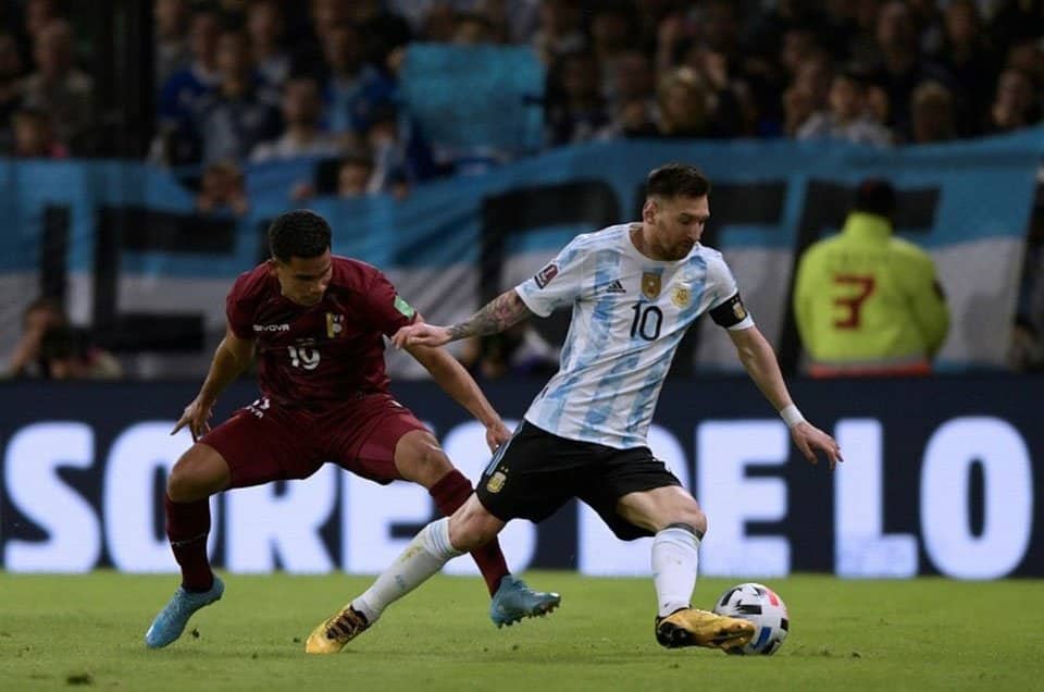 Lionel Messi scores on his Argentina return to take unbeaten run to 30 games