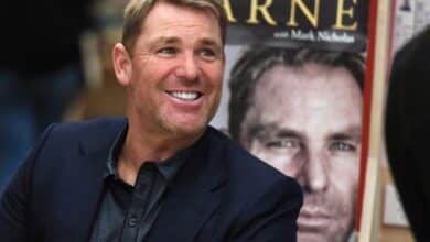 Photo of Australia cricket great Shane Warne dies aged 52
