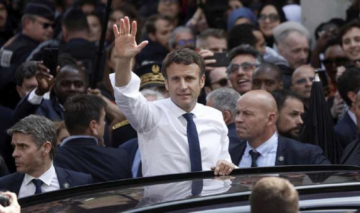 Macron escapes 'tomatoes' attack while wading through crowd in Paris market | VIDEO