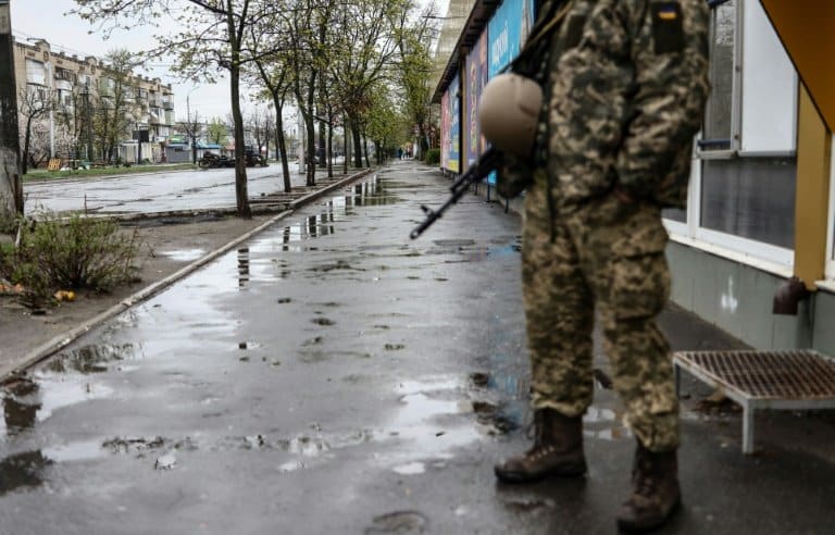 Last residents of east Ukraine ghost city brave Russian bombs