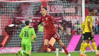 Photo of Bayern down Dortmund to win 10th straight Bundesliga title