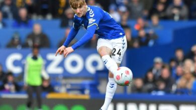 Photo of Everton beat toothless Man Utd as Chelsea run riot