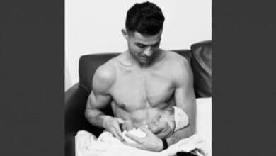Photo of Cristiano Ronaldo posts adorable image with newborn baby girl
