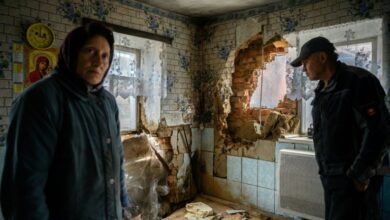 Photo of ‘Miracle’ survival of Ukrainian mother and daughter shelled by Russia