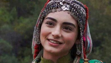 Photo of Kurulus:Osman: Bala Hatun poses for picture with Gunduz Bey actor