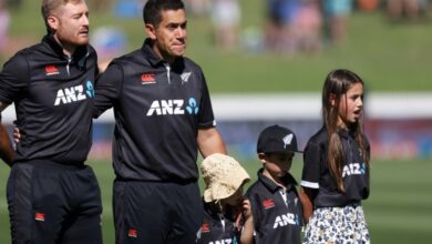 Photo of New Zealand great Taylor in tearful farewell to international cricket