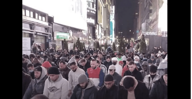 Watch: Muslims offer taraweeh for first time at New York's Times Square