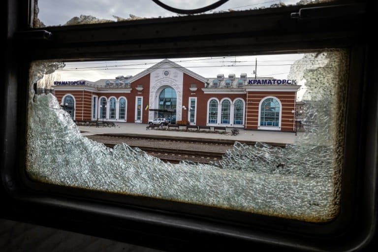 Civilians trickle out of Kramatorsk after station attack