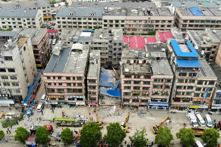 Eighteen trapped, others missing after China building collapse