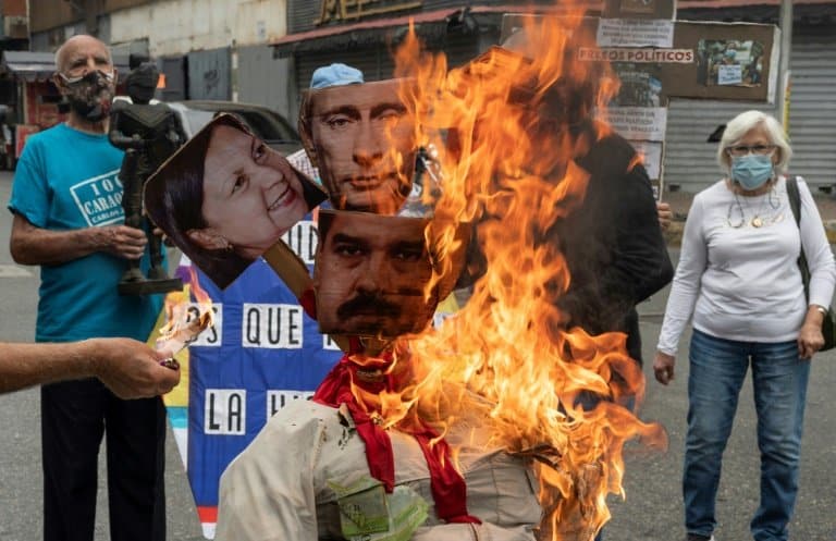 Putin and Maduro burnt as 'Judas' in Caracas
