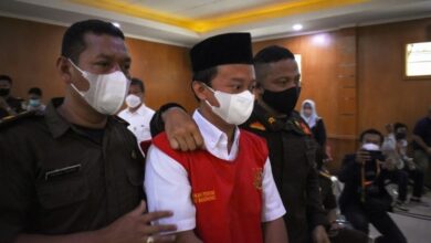 Photo of Indonesian teacher sentenced to death for raping 13 students